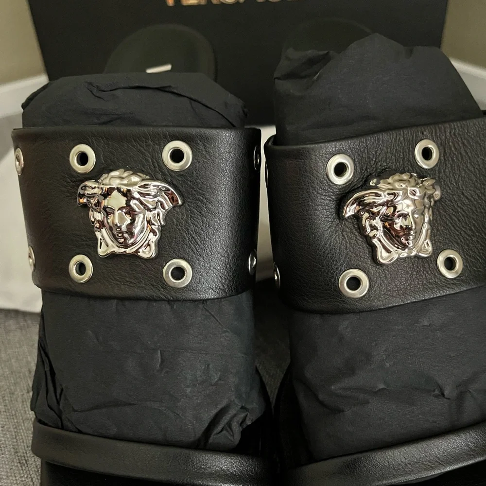 NIB Versace heels 👠 - Picture 6 of 8